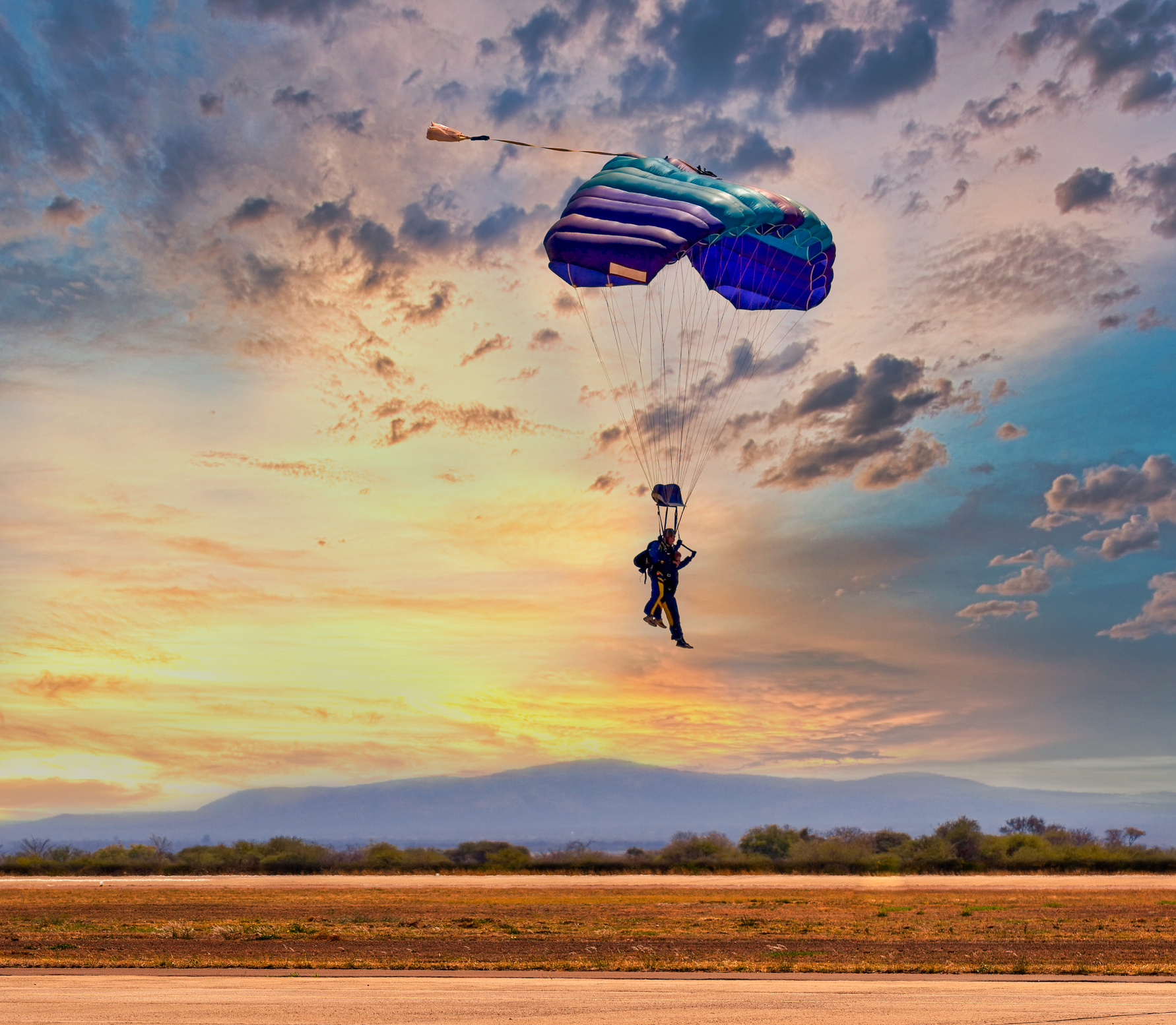 tandem parachute